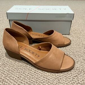 SOLE SOCIETY Sefia Tan Leather Sandals, Size 7.5